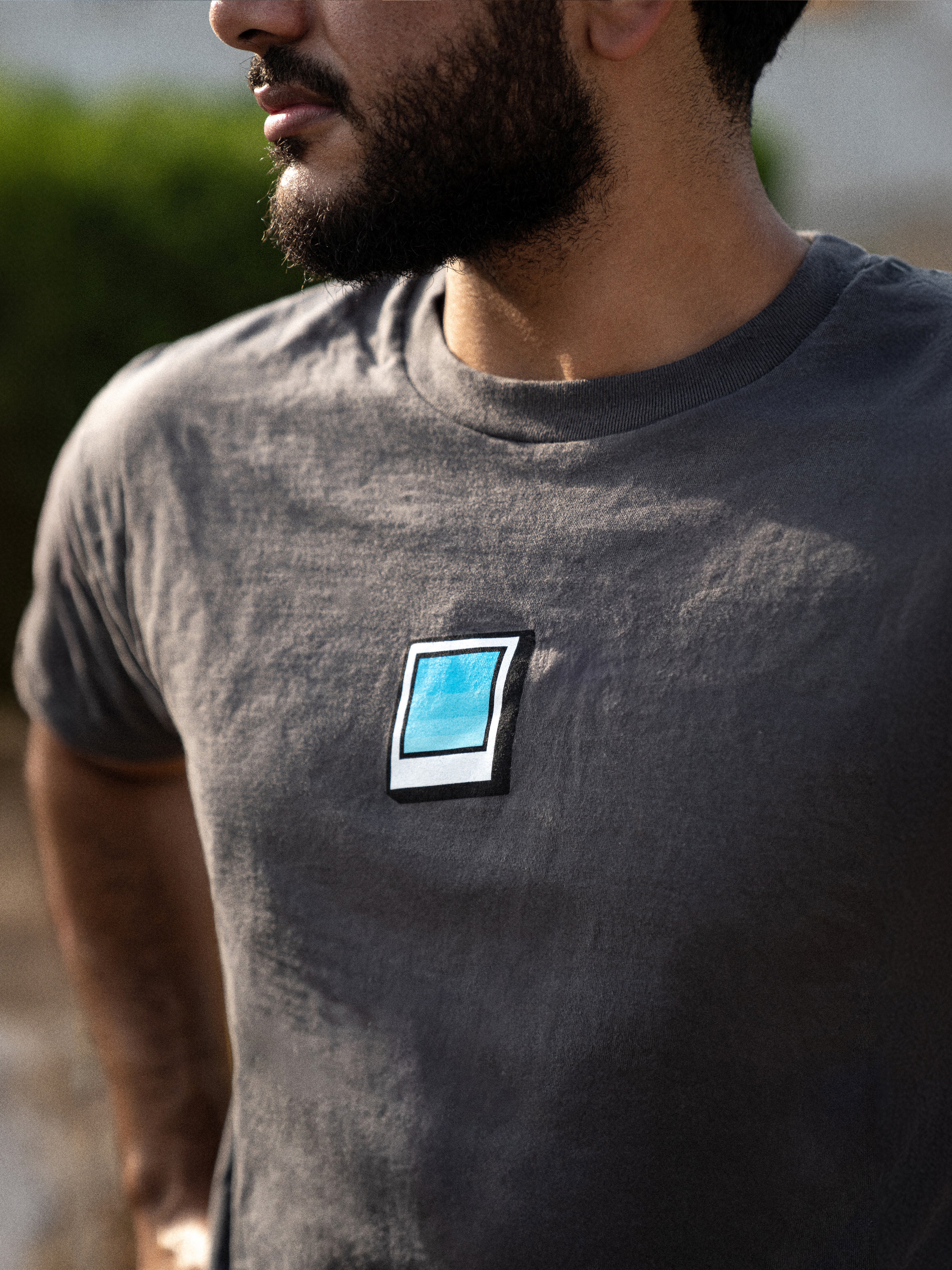 Think Outside the Frame T-shirt - Grey